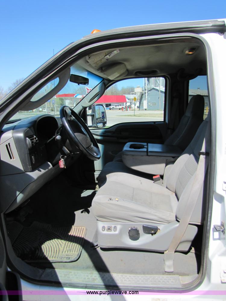 image for item 8644 2006 Ford F450 XLT Super Duty service truck