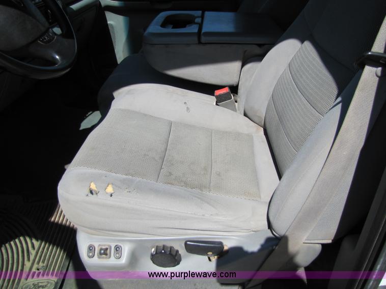 image for item 8644 2006 Ford F450 XLT Super Duty service truck