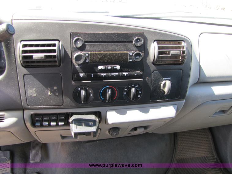 image for item 8644 2006 Ford F450 XLT Super Duty service truck