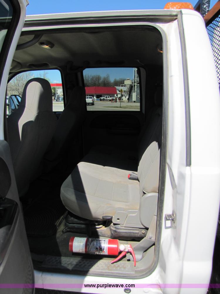 image for item 8644 2006 Ford F450 XLT Super Duty service truck