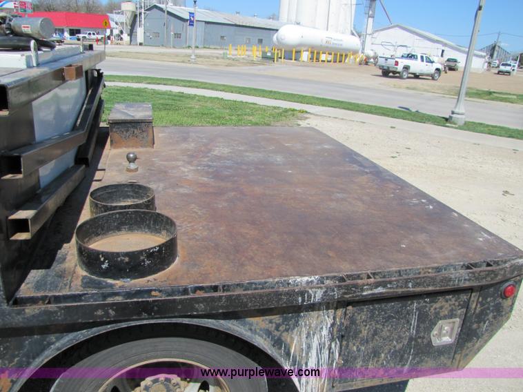 image for item 8644 2006 Ford F450 XLT Super Duty service truck