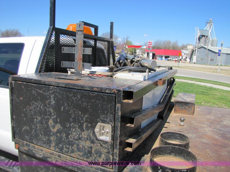 image for item 8644 2006 Ford F450 XLT Super Duty service truck