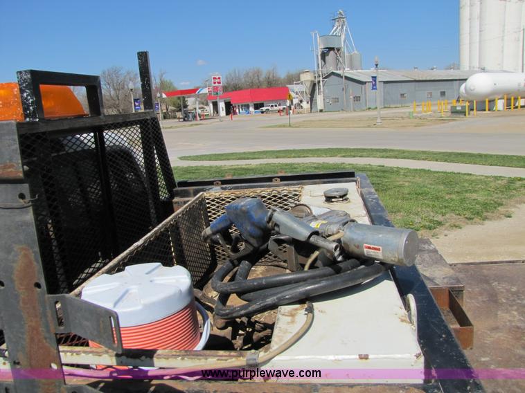 image for item 8644 2006 Ford F450 XLT Super Duty service truck