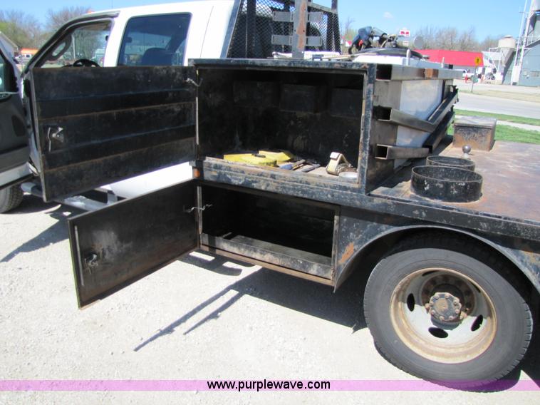 image for item 8644 2006 Ford F450 XLT Super Duty service truck