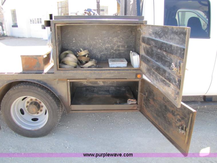 image for item 8644 2006 Ford F450 XLT Super Duty service truck