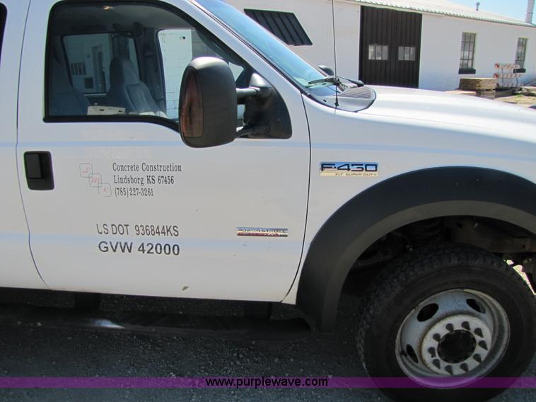 image for item 8644 2006 Ford F450 XLT Super Duty service truck