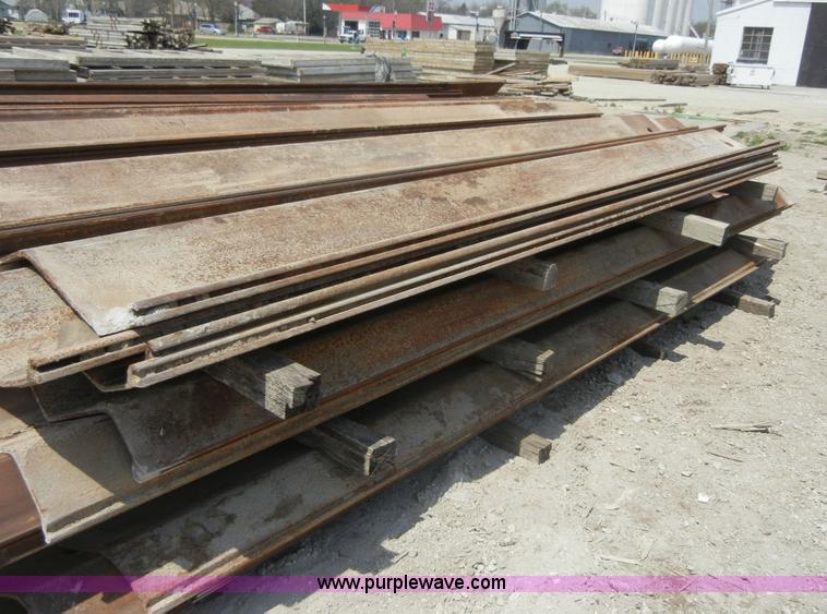 image for item 8767 (60) lengths of sheet piling