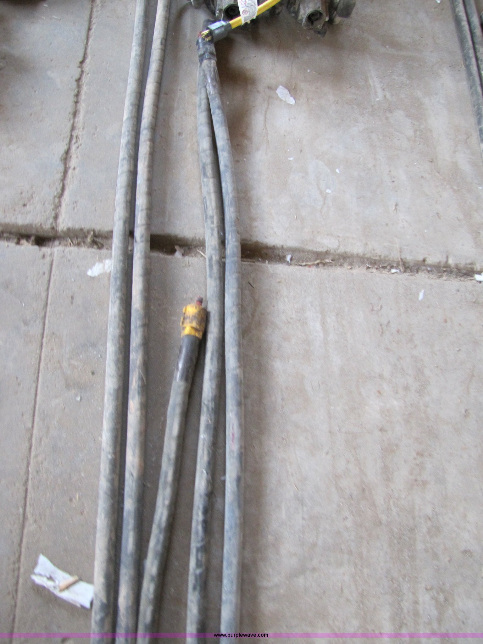 (4) Oztec 2.4 oz concrete vibrators in KS Item 8652 sold Purple Wave