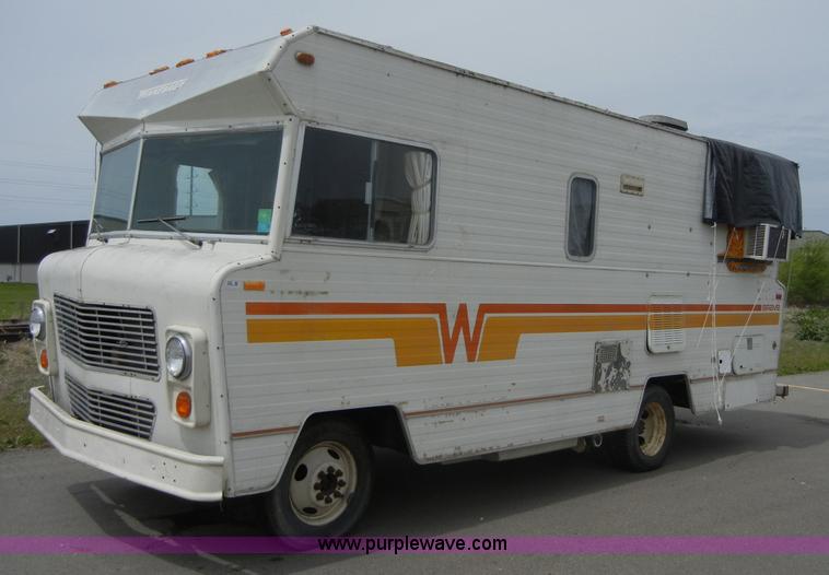 image for item 2365 1976 Winnebago Brave RV camper