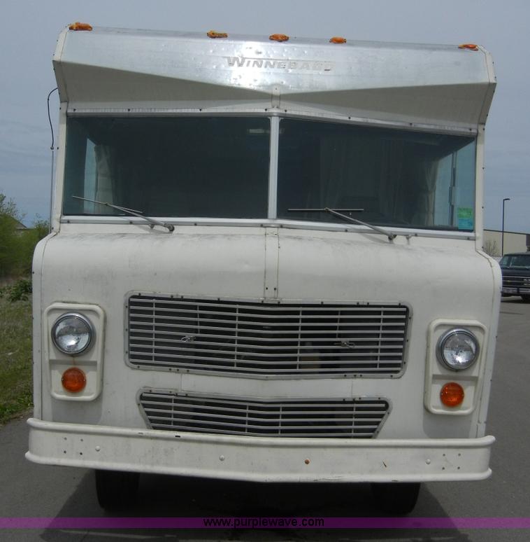 image for item 2365 1976 Winnebago Brave RV camper