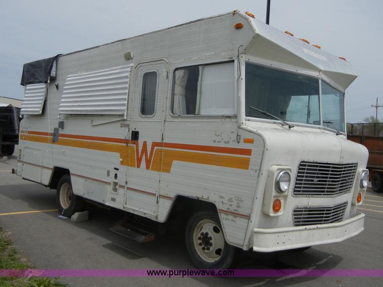 image for item 2365 1976 Winnebago Brave RV camper