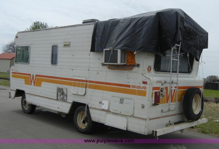 image for item 2365 1976 Winnebago Brave RV camper