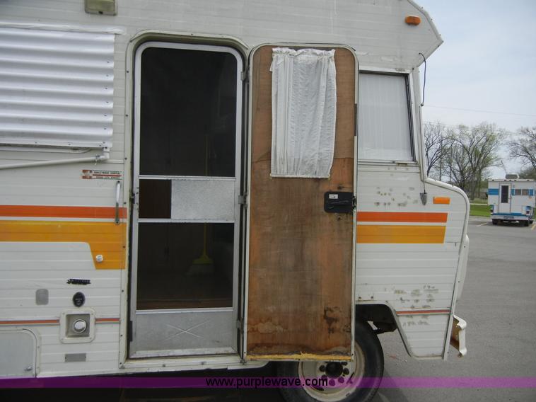 image for item 2365 1976 Winnebago Brave RV camper