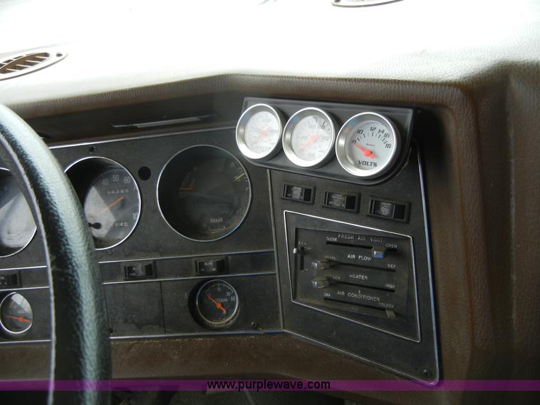 image for item 2365 1976 Winnebago Brave RV camper