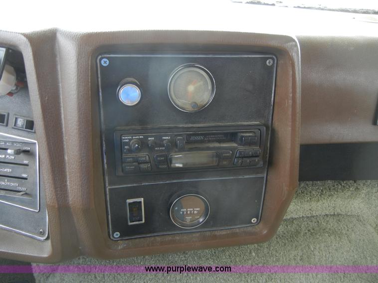 image for item 2365 1976 Winnebago Brave RV camper