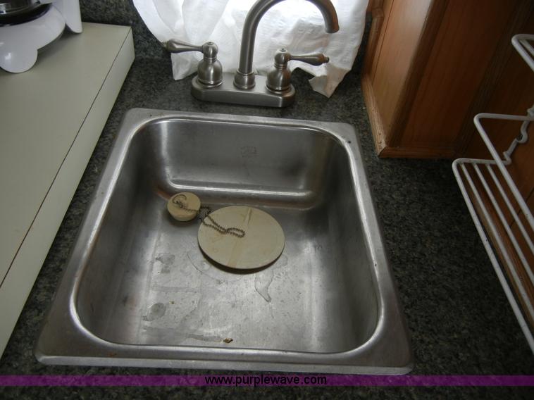 image for item 2365 1976 Winnebago Brave RV camper