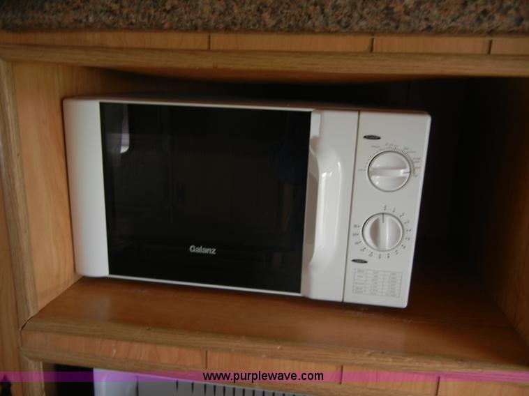 image for item 2365 1976 Winnebago Brave RV camper