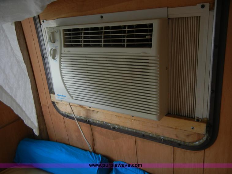 image for item 2365 1976 Winnebago Brave RV camper