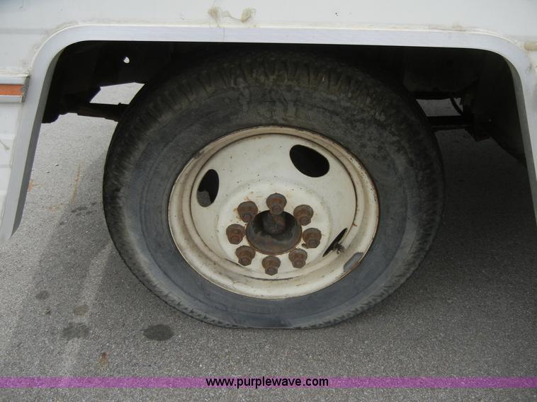 image for item 2365 1976 Winnebago Brave RV camper