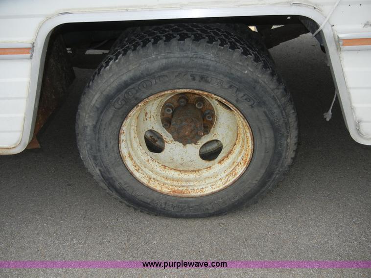 image for item 2365 1976 Winnebago Brave RV camper