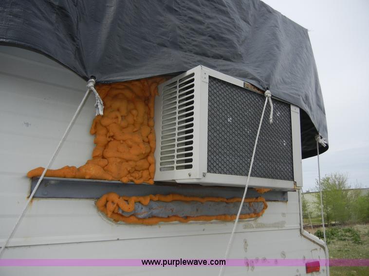 image for item 2365 1976 Winnebago Brave RV camper