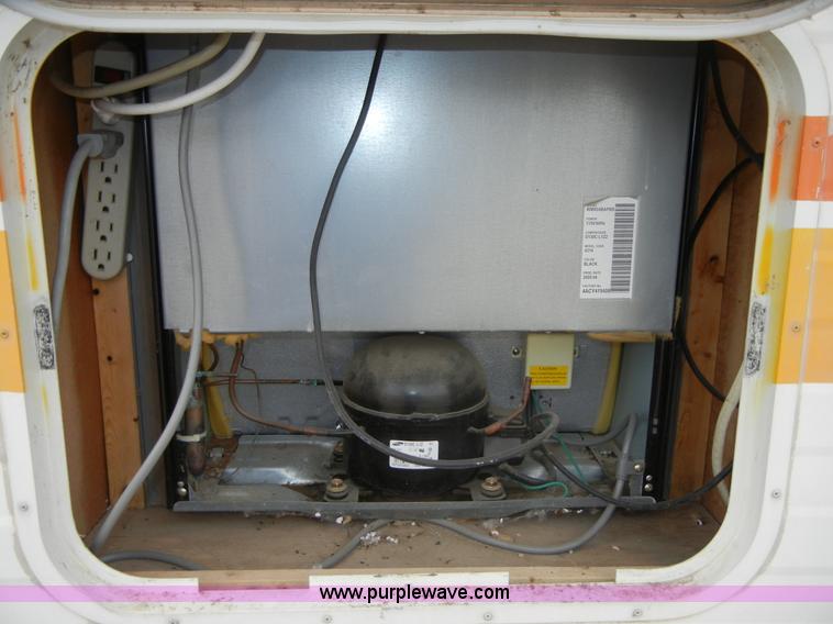 image for item 2365 1976 Winnebago Brave RV camper