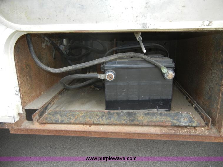 image for item 2365 1976 Winnebago Brave RV camper