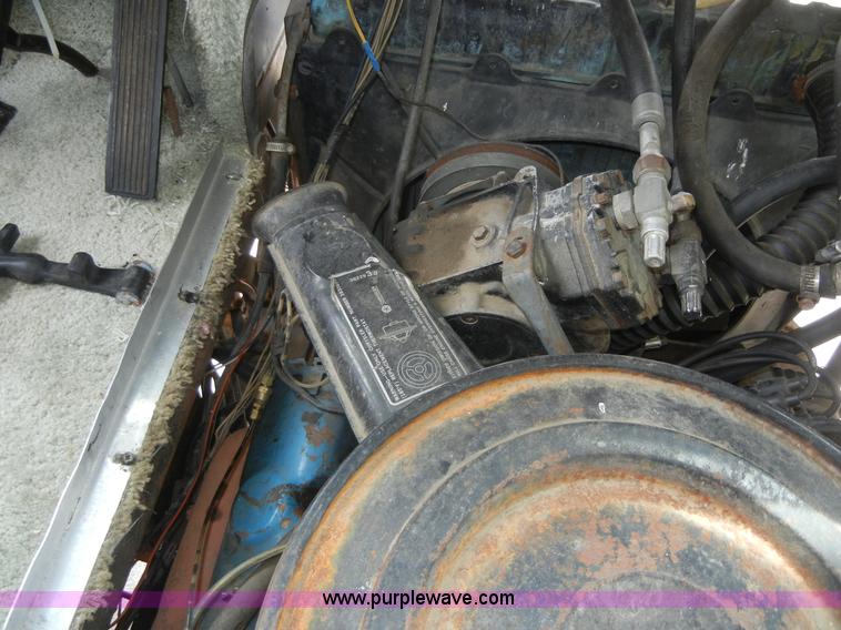 image for item 2365 1976 Winnebago Brave RV camper