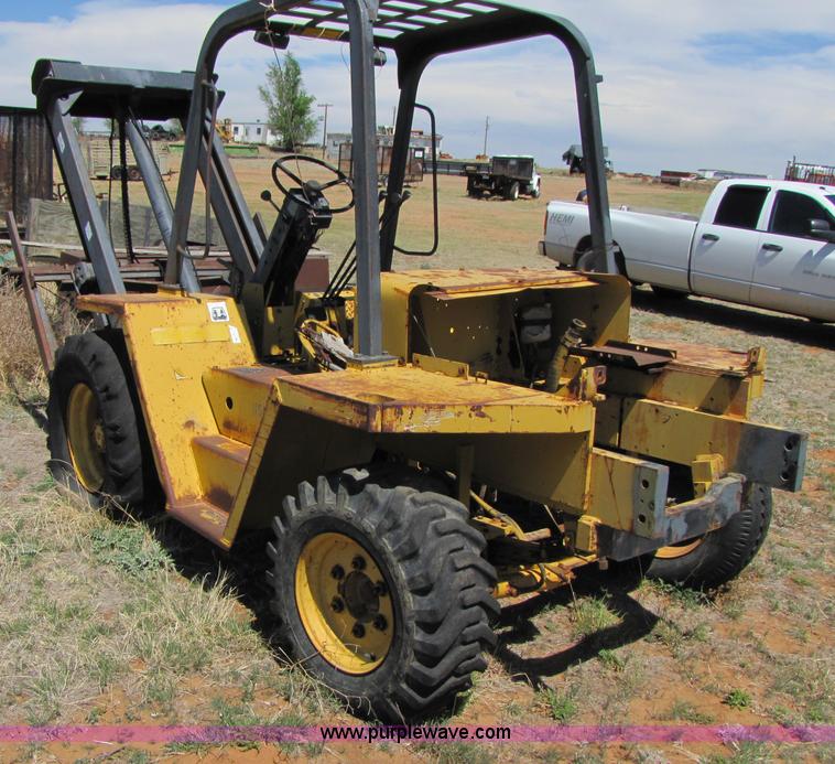 image for item 3447 Caterpillar forklift