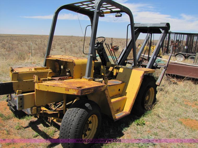 image for item 3447 Caterpillar forklift