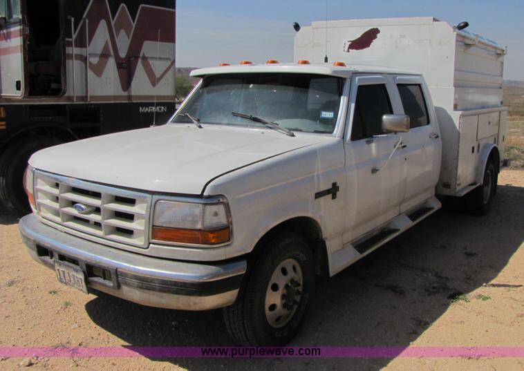 image for item 3473 1992 Ford F350 Super Duty Western Hauler pickup truck