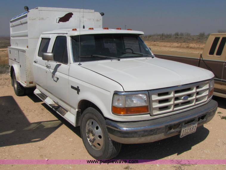 image for item 3473 1992 Ford F350 Super Duty Western Hauler pickup truck