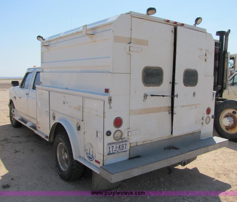 image for item 3473 1992 Ford F350 Super Duty Western Hauler pickup truck