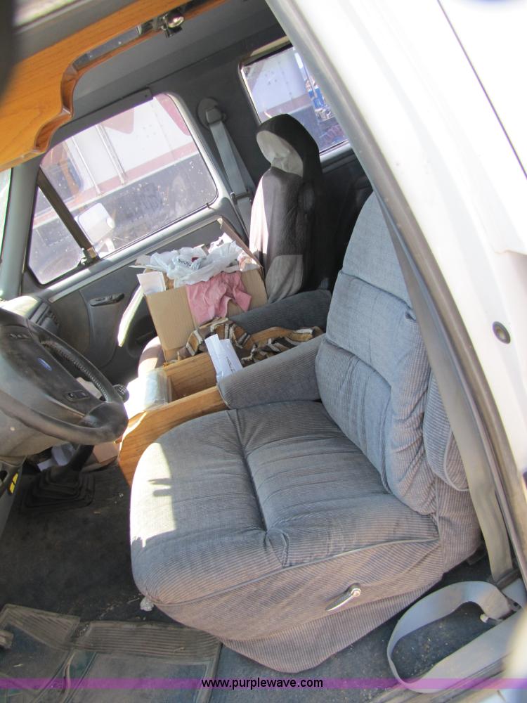 image for item 3473 1992 Ford F350 Super Duty Western Hauler pickup truck