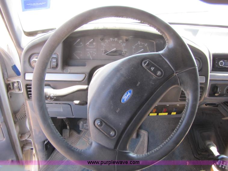 image for item 3473 1992 Ford F350 Super Duty Western Hauler pickup truck