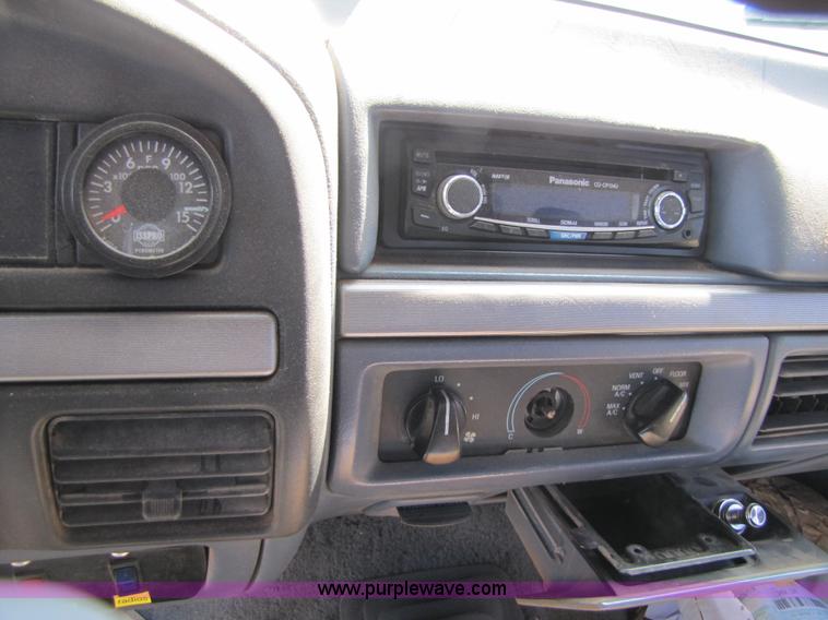 image for item 3473 1992 Ford F350 Super Duty Western Hauler pickup truck