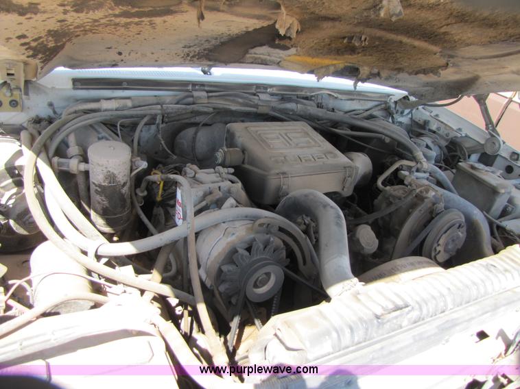 image for item 3473 1992 Ford F350 Super Duty Western Hauler pickup truck