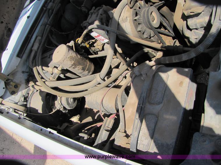 image for item 3473 1992 Ford F350 Super Duty Western Hauler pickup truck