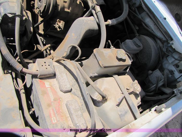 image for item 3473 1992 Ford F350 Super Duty Western Hauler pickup truck