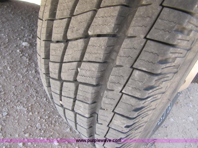 image for item 3473 1992 Ford F350 Super Duty Western Hauler pickup truck