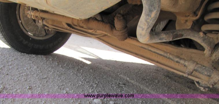 image for item 3473 1992 Ford F350 Super Duty Western Hauler pickup truck