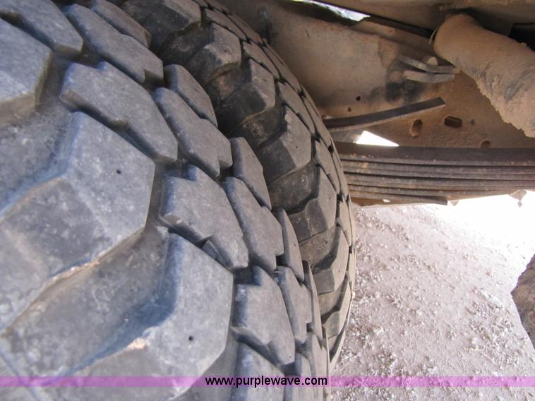 image for item 3473 1992 Ford F350 Super Duty Western Hauler pickup truck