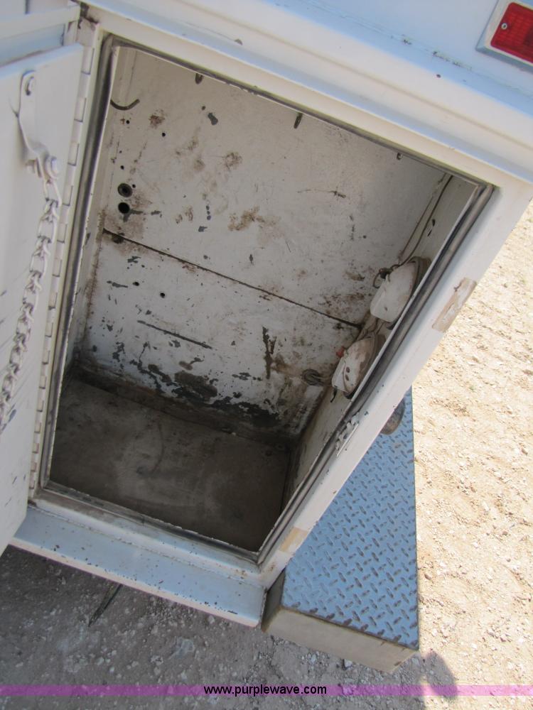 image for item 3473 1992 Ford F350 Super Duty Western Hauler pickup truck