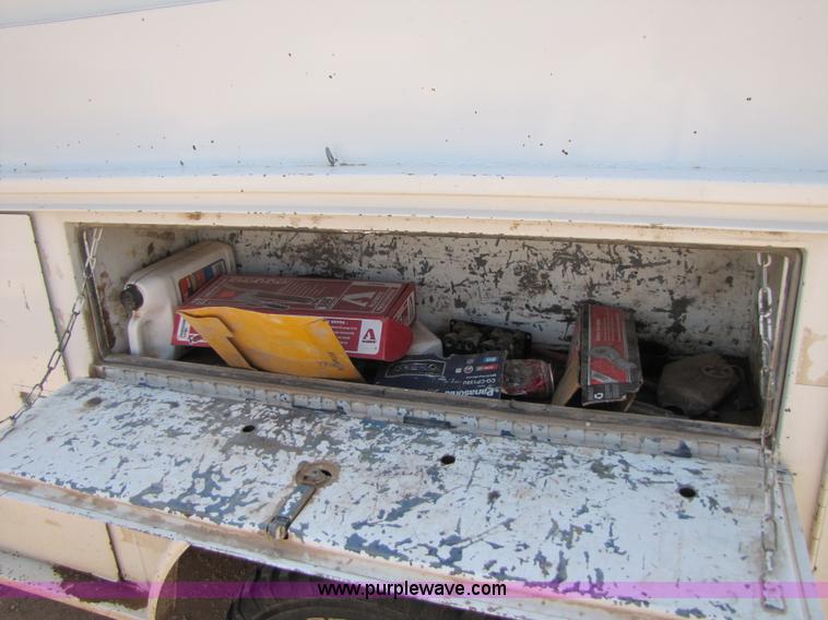 image for item 3473 1992 Ford F350 Super Duty Western Hauler pickup truck