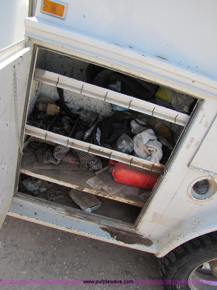 image for item 3473 1992 Ford F350 Super Duty Western Hauler pickup truck