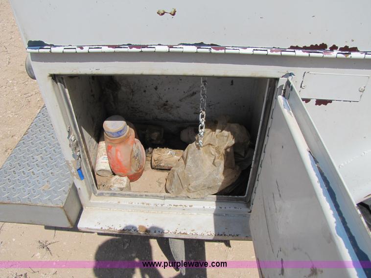 image for item 3473 1992 Ford F350 Super Duty Western Hauler pickup truck