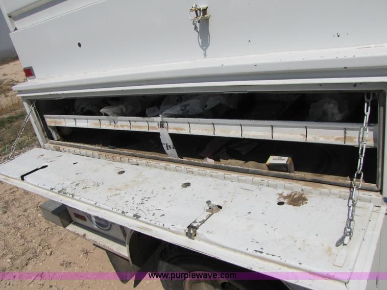 image for item 3473 1992 Ford F350 Super Duty Western Hauler pickup truck