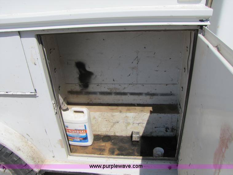 image for item 3473 1992 Ford F350 Super Duty Western Hauler pickup truck