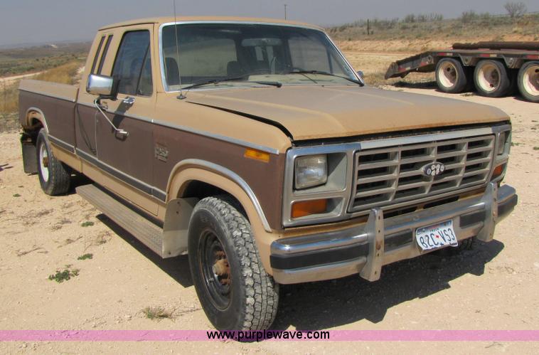 image for item 3474 1983 Ford F250 XLT extended cab pickup truck