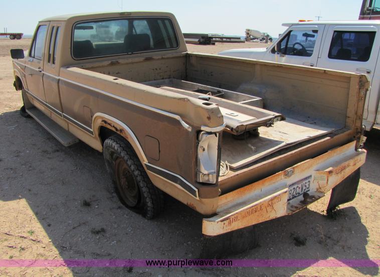 image for item 3474 1983 Ford F250 XLT extended cab pickup truck
